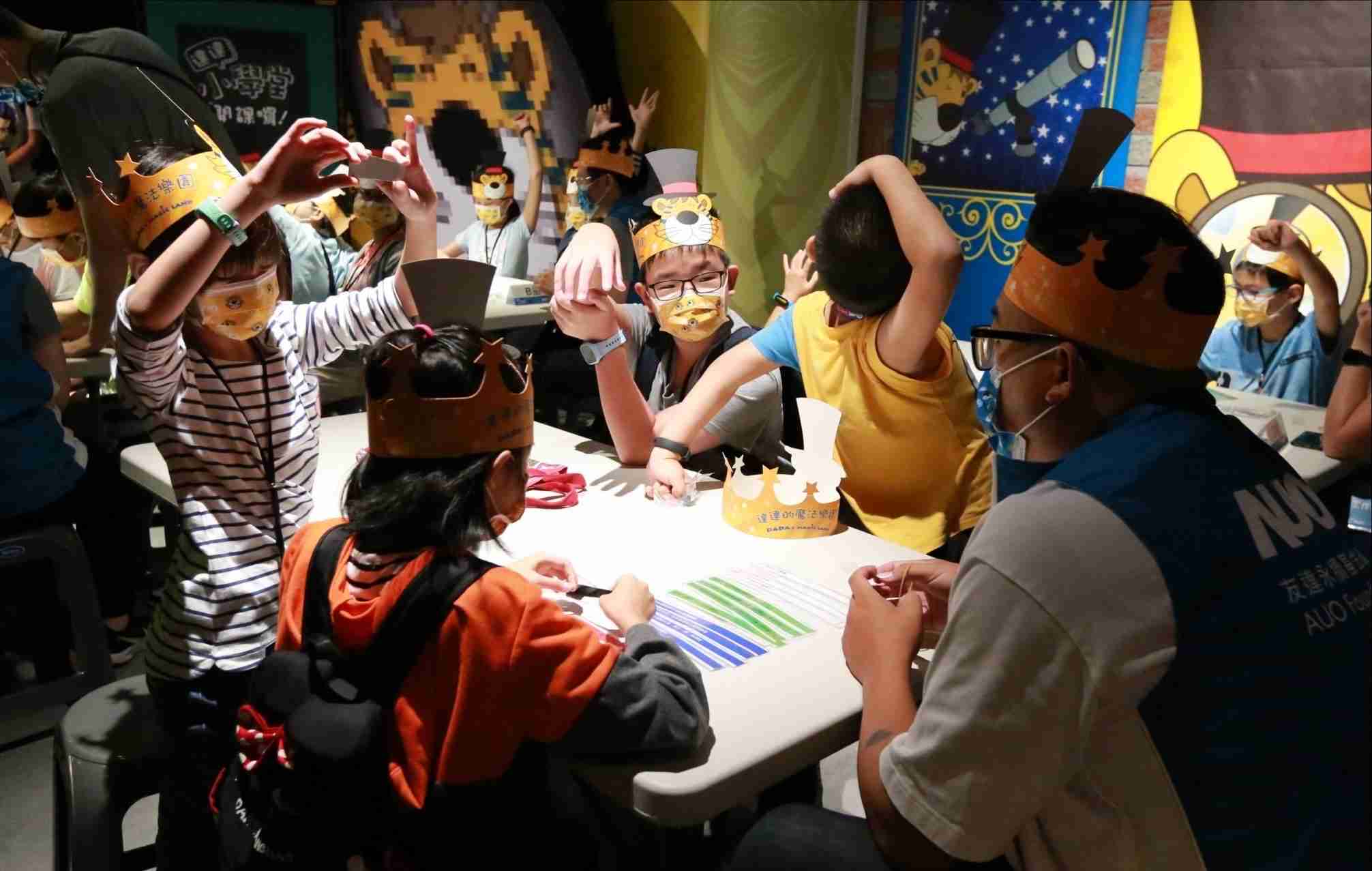 彩神vll以永续理念推动全人教育计划，，内外结盟储备科普教育人才，，，荣获亚太永续行动奖社会共融面的金奖肯定