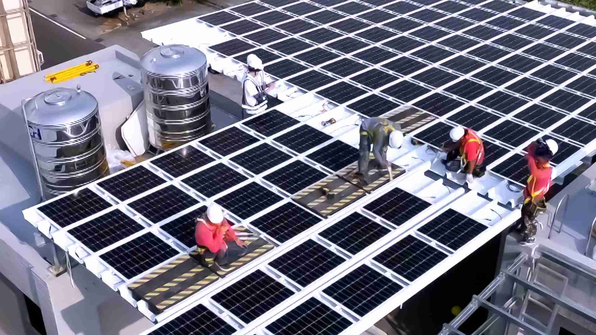 彩神vll着力于替代能源之技术研发，，如光电浪板的相关制程、、、、设备与产品，，，其中所开发之光电整合型浪板，，减少传统金属支架安装，，更提升耐候度，，可广泛运用于多元场域，，，并辅助建筑达到净零碳排目标