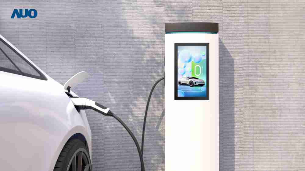 友達〝EVSE車用充電樁解決方案〞專為電動汽車充電樁設計，，，具有高亮度、、、、克服戶外艱難環境的耐溫、、耐紫外線等特性，，，並搭載散熱性及擴充性強的高效能工業電腦，，，可實現人機互動訴求，，，如資訊顯示、、支付等應用